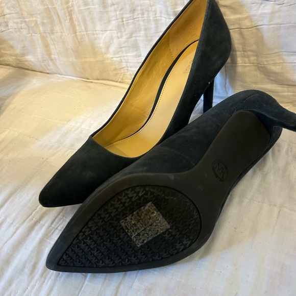 Michael Kors Navy Suede Heels Womens 8.5 - Picture 2 of 2